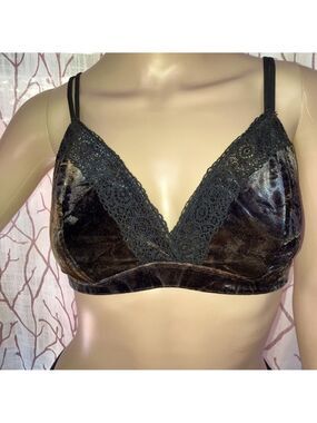 Beautiful Velvet Bralette size Large w/adjustable straps NWOT
